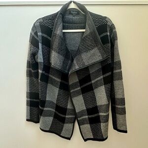 Papillon Black and Gray Plaid Cardigan size small